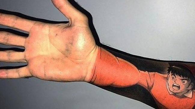 Arquero titular de Gimnasia y Esgrima exhibió ingenioso tatuaje de "Benji Price"