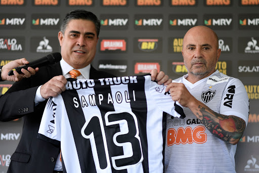 Acusan a Sampaoli de recibir sueldos mientras plantel del Mineiro está impago