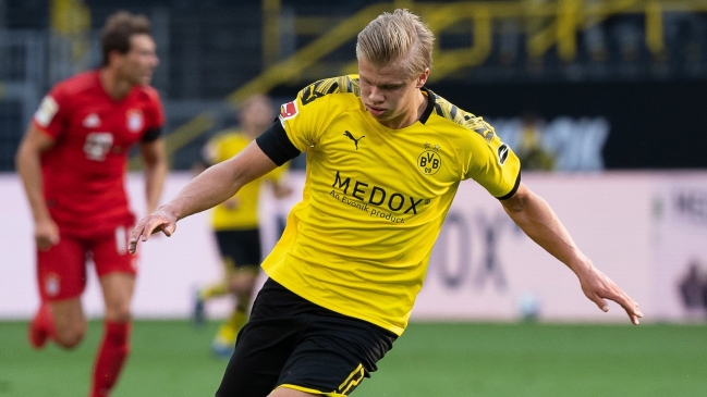 Erling Haaland se lesionó en un choque con el árbitro en partido con Bayern Munich