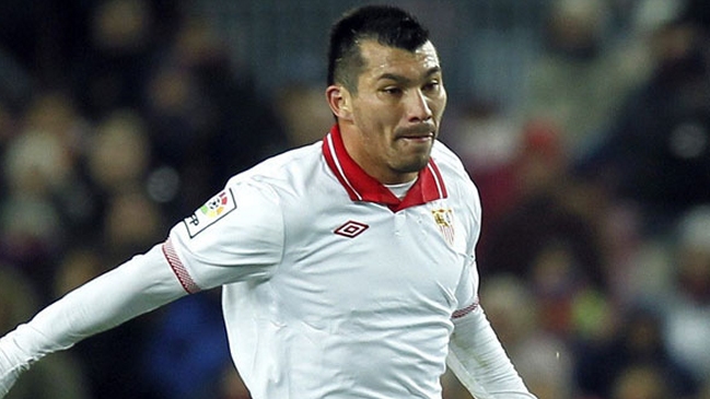 Presidente de Sevilla contó anécdota con Gary Medel y un "machete en la boca"