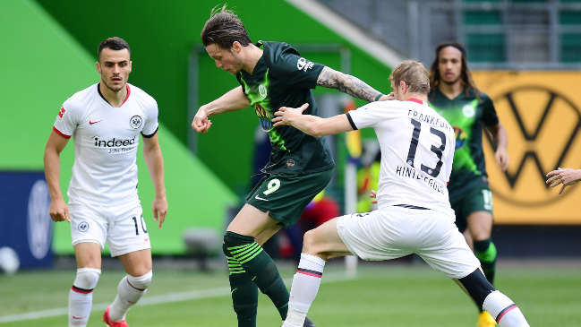 Eintracht Frankfurt sorprendió a Wolfsburgo y escapó de la zona de descenso en Alemania