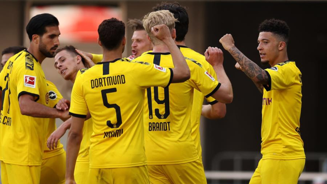 Borussia Dortmund pulverizó al colista Paderborn y se aferró a la lucha por el título en Alemania