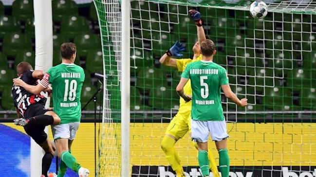 Werder Bremen cayó ante Frankfurt y se mantuvo en la zona de descenso en la Bundesliga