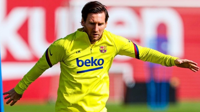 Lionel Messi realiza trabajos diferenciados por una "pequeña contractura"