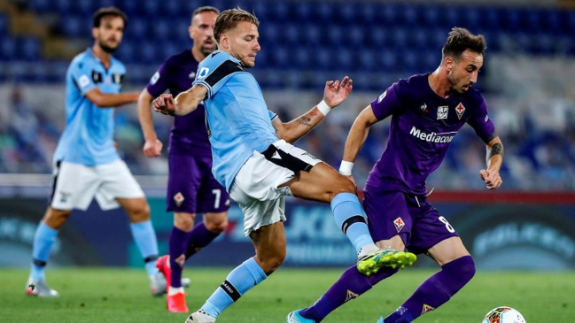 Lazio se mantuvo a la caza de Juventus en la Serie A tras remontar ante Fiorentina de Pulgar