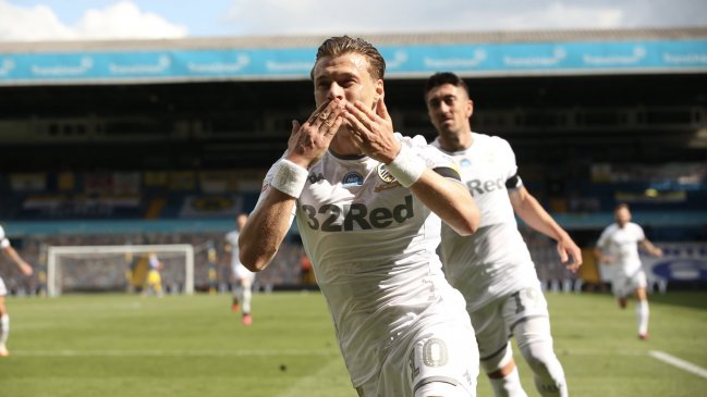 Leeds United y Bielsa dieron un paso más al ascenso tras vencer a Fulham