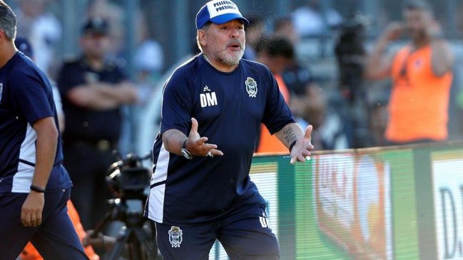 Ex jugador de Gimnasia y Esgrima de La Plata: Maradona ponía de su bolsillo para los premios