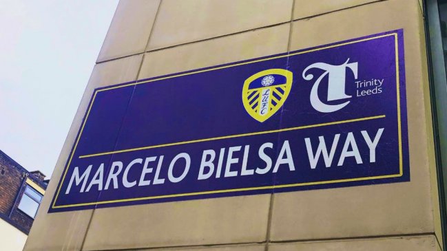 Ya es oficial: Inauguraron calle "Marcelo Bielsa" en Leeds