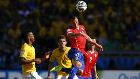 Ex fisioterapeuta de la Roja recordó "mítico" vendaje de Medel ante Brasil: El soportó mucho dolor