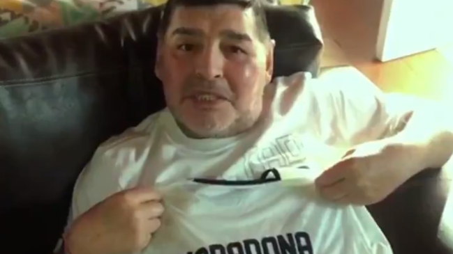 Maradona donó 1.000 camisetas de Gimnasia y Esgrima de La Plata para el Día del Niño