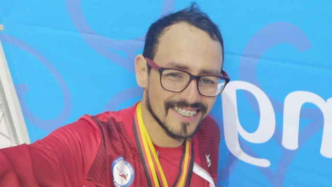Nadador paralímpico chileno Alberto Abarza fue contactado para competir por Estados Unidos