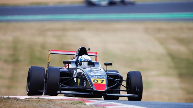 Nicolás Pino sumó puntos en dos de las tres carreras de la tercera fecha de la Fórmula 4 británica