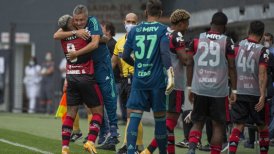 Flamengo derrotó a Santos en el debut de Mauricio Isla