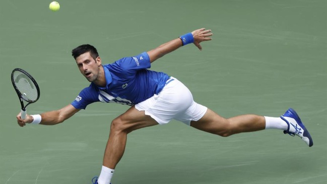Novak Djokovic superó a un rebelde Kyle Edmund para instalarse en tercera ronda del US Open