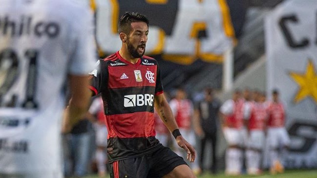 Mauricio Isla fue nuevamente titular y cometió un penal en victoria de Flamengo ante Fortaleza