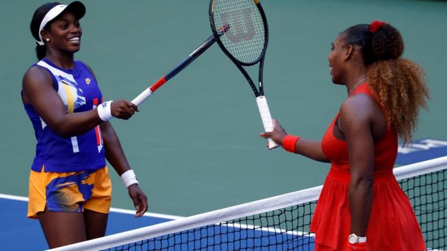 Serena Williams batalló ante Sloane Stephens para acceder a octavos en el US Open