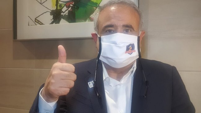El doctor Ugarte celebró con mascarilla el triunfo de Colo Colo en Copa Libertadores