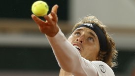 Alexander Zverev avanzó a segunda ronda de Roland Garros tras un susto inicial