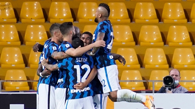 Arturo Vidal abandonó entre muestras de dolor el duelo de Inter con Benevento