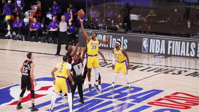 Los Angeles Lakers y Miami Heat juegan el primer duelo de la final de la NBA