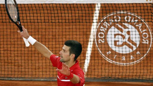 Novak Djokovic se deshizo del verdugo de Cristian Garin y avanzó a cuartos en Roland Garros