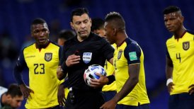 Técnico de Ecuador se quejó por el arbitraje de Roberto Tobar ante Argentina: No fue penal