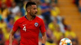 Mauricio Isla llegó a Chile para sumarse a La Roja de cara al duelo con Colombia