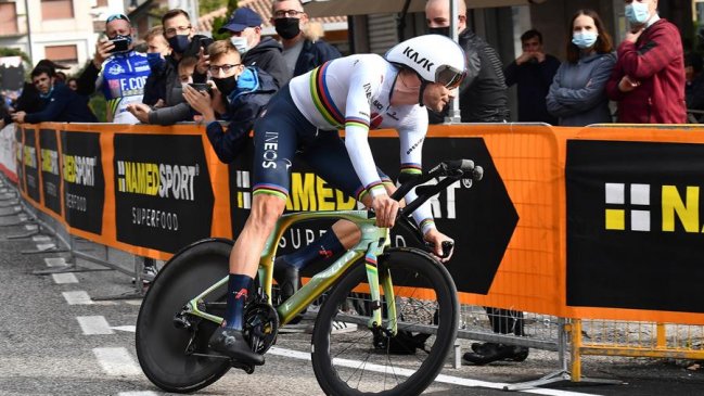 Filippo Ganna triunfó en la decimocuarta etapa y Joao Almeida reforzó liderato en el Giro de Italia