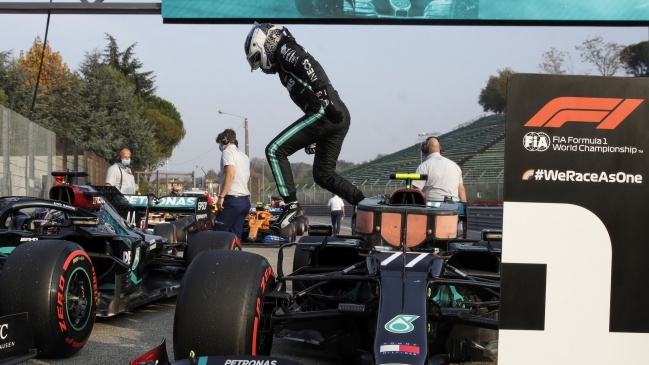 Bottas le arrebató la pole position de Emilia Romaña a Hamilton en otro doblete de Mercedes