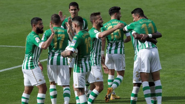 Betis de Pellegrini y Bravo volvió a los abrazos con cómodo triunfo sobre Elche en España