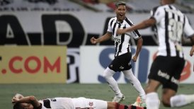 Atlético Mineiro de Sampaoli barrió con Flamengo de Mauricio Isla y le impidió ser líder en Brasil