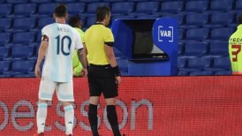 Los duras recriminaciones de Messi al árbitro del Argentina-Paraguay