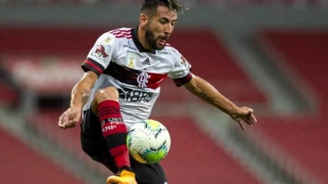 Mauricio Isla sufrió lesión en el calentamiento y se perdió el duelo entre Flamengo y Racing