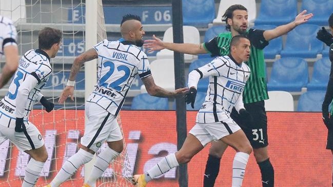 Alexis y Vidal fueron bien evaluados por la prensa italiana en el triunfo de Inter contra Sassuolo