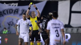 Terminó en escándalo: Santos avanzó en la Copa Libertadores pese a derrota, una pelea y un interminable VAR