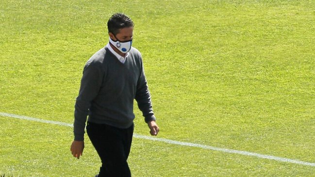 Deportes Antofagasta anunció la salida del técnico Héctor Almandoz