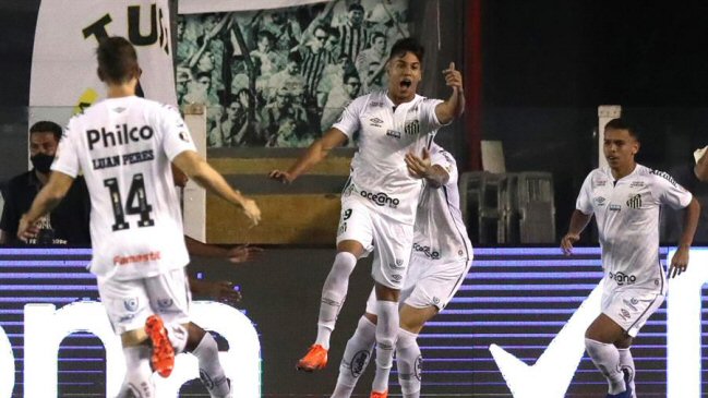 Santos goleó a Gremio de César Pinares y se instaló en semifinales de la Copa Libertadores