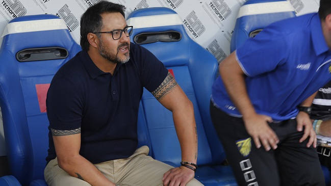 Barnechea informó la salida del entrenador Leonardo Zamora
