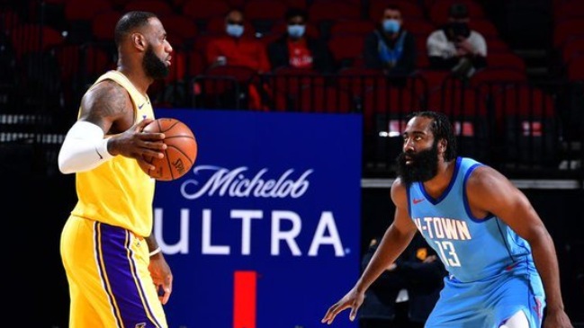 Lakers logró gran triunfo sobre Rockets y sigue prendido en la Conferencia Oeste de la NBA