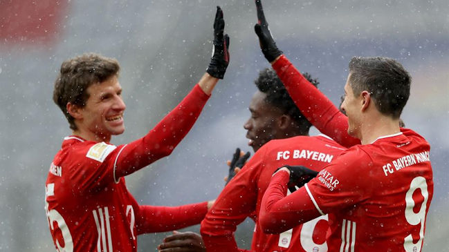 Bayern Munich venció con dificultades a Friburgo para seguir como líder de la Bundesliga