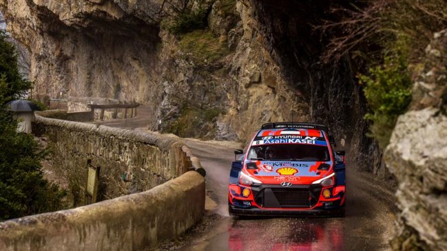 Ott Tanak se retiró tras sufrir dos pinchazos en el Rally de Montecarlo