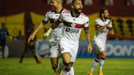 Flamengo de Mauricio Isla goleó a Sport Recife y sigue a la caza del liderato en Brasil