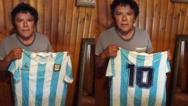 Héctor "Ligua" Puebla exhibió su tesoro: La camiseta de Maradona de la Copa América 1989