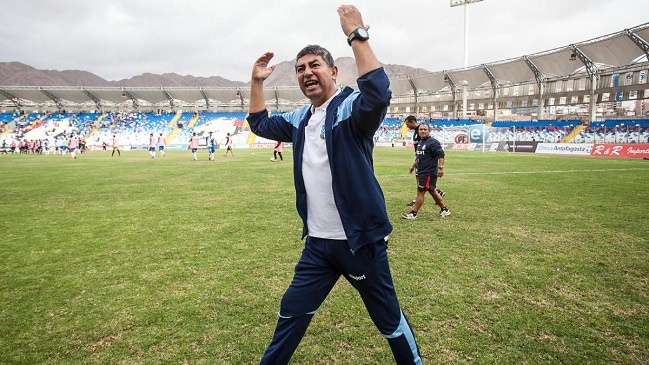 El fallecido futbolista Sergio Marchant fue reconocido con el "Ancla de Oro 2021" en Antofagasta
