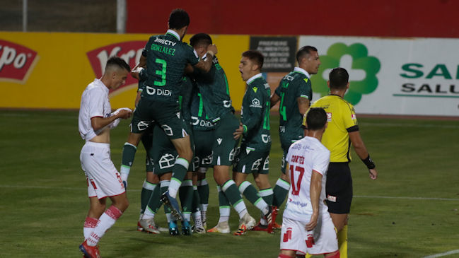 Santiago Wanderers complicó a Curicó Unido y se ilusiona con un cupo a la Copa Sudamericana