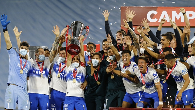 U. Católica empató con La Calera y se coronó por primera vez tricampeón del fútbol chileno