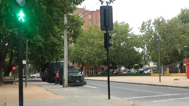 Personal de Carabineros resguarda hotel de la U de Conce tras amenazas de la Garra Blanca