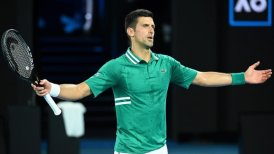 Novak Djokovic superó a Zverev en intenso duelo y avanzó a semifinales en Australia