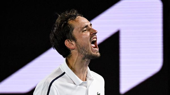 Daniil Medvedev busca ratificar su solidez y destronar a Novak Djokovic en la final del Abierto de Australia