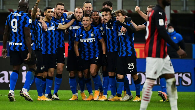 Inter de Alexis y Vidal se mide en el derbi a AC Milan buscando despegar en la Serie A